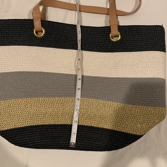 Stylish Handbag - Picture 8 of 8